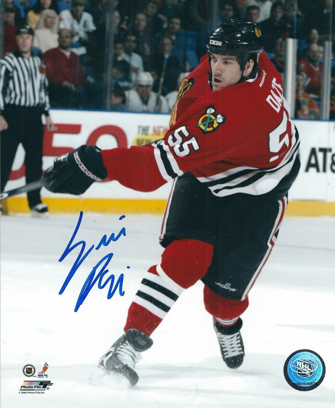 Autographed ERIC DAZE Chicago Blackhawks 8X10 Photo Poster painting - w/COA