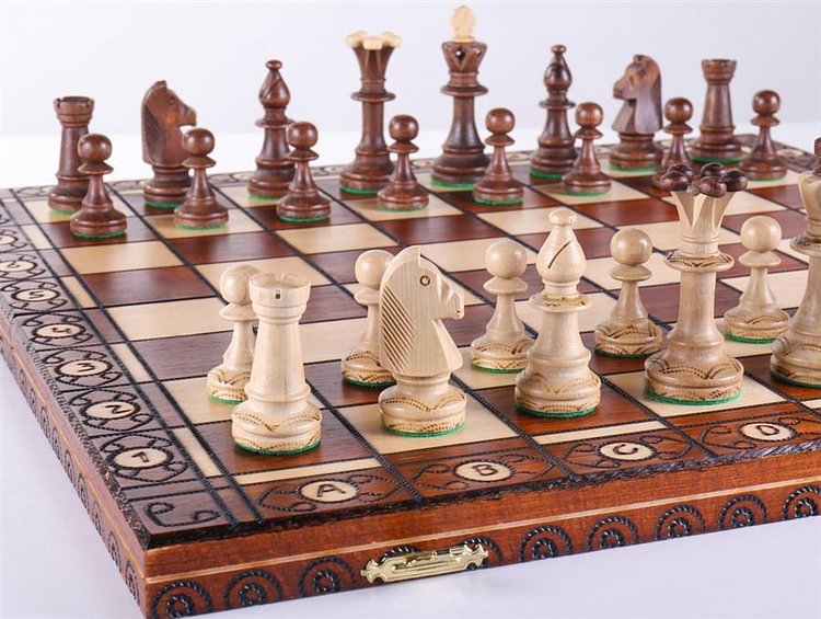 19" Consul Wooden Chess Set