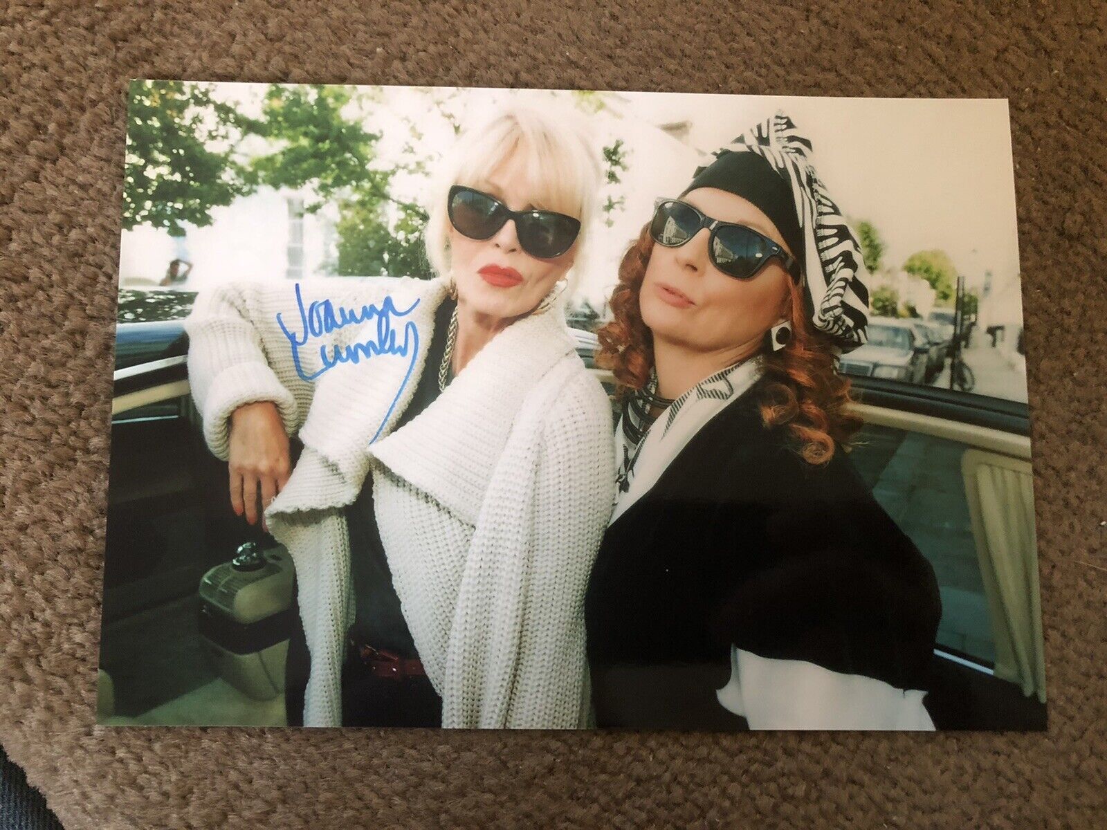 JOANNA LUMLEY (ABSOLUTELY FABULOUS) PRESIGNED Photo Poster painting- 7x5”