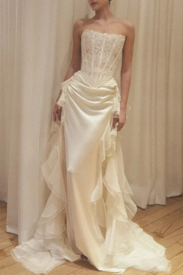 Lussooy Elegant Strapless Ivory Evening Dress Sleeveless Lace with Train
