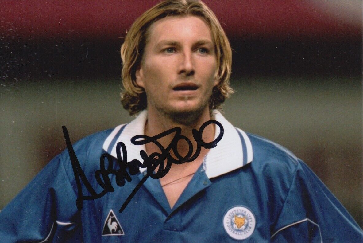 ROBBIE SAVAGE HAND SIGNED 6X4 Photo Poster painting - FOOTBALL AUTOGRAPH - LEICESTER CITY 1.