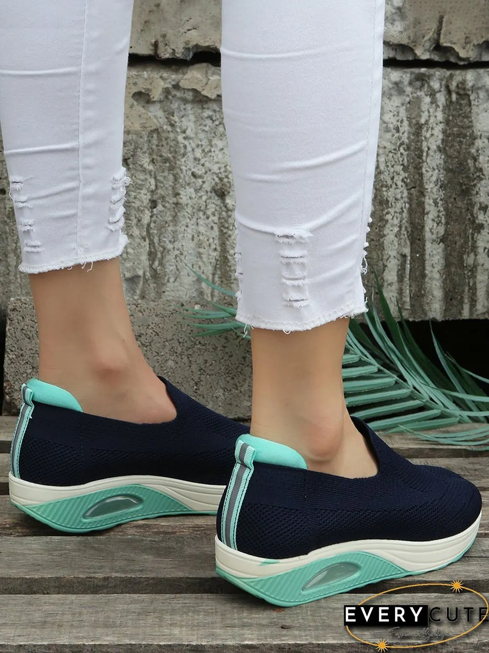 Contrasting Color Comfort Shock Absorbing Flyknit Sneakers