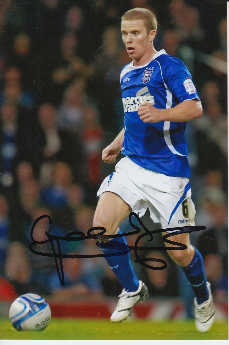 IPSWICH TOWN HAND SIGNED GRANT LEADBITTER 6X4 Photo Poster painting.