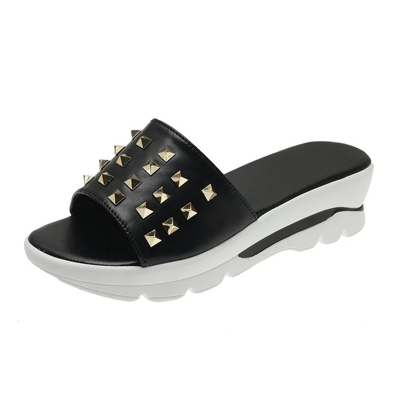 2022 Large Size Rivets Women's Slippers Platform Sandals Summer Women's Shoes Flat Slippers Women's Casual Beach Women's Shoes