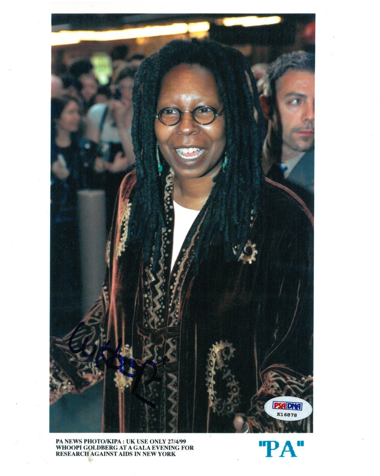 Whoopi Goldberg Signed Authentic Autographed 8x10 Photo Poster painting (PSA/DNA) #K16878