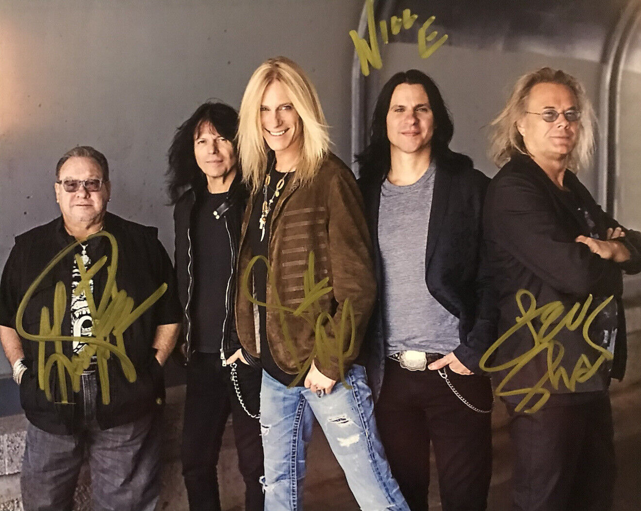 THE GUESS WHO BAND HAND SIGNED 8x10 Photo Poster painting AUTOGRAPHED AUTHENTIC RARE