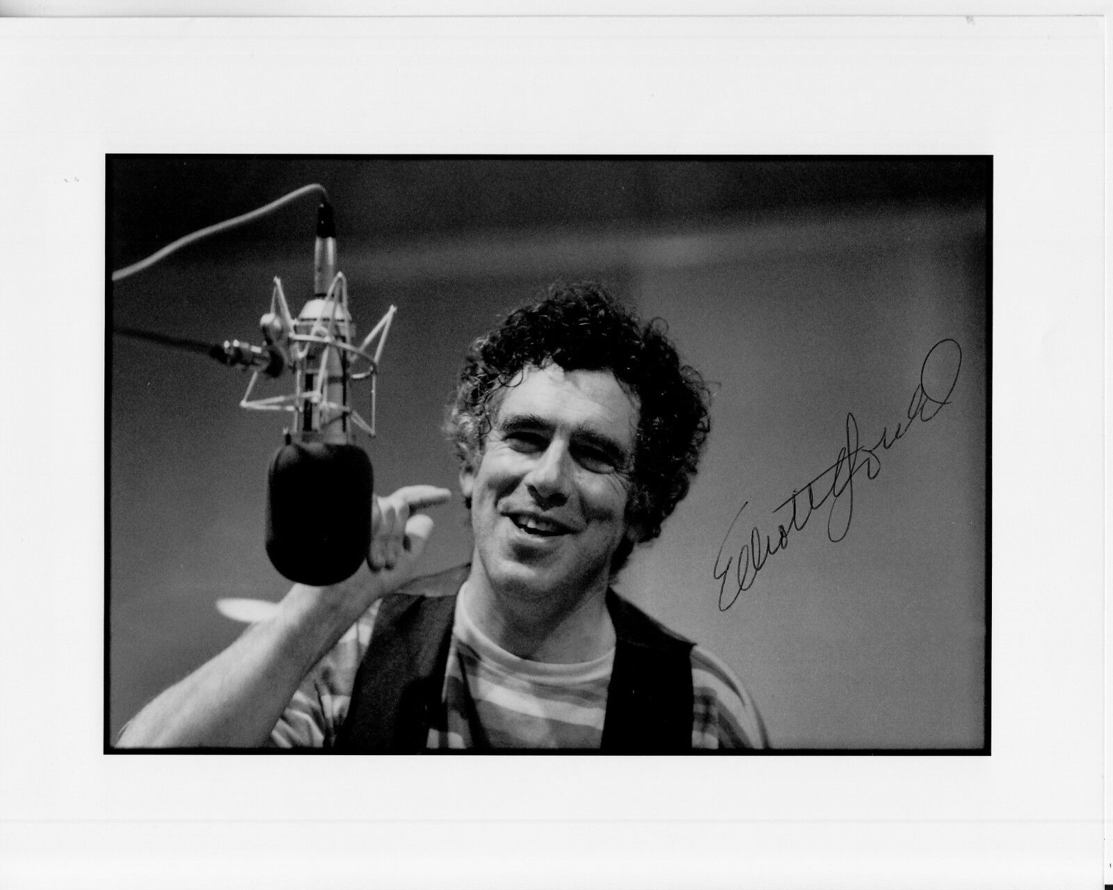 ELLIOTT GOULD hand-signed YOUNG VOICE RECORDING CLOSEUP 8x10 w/ uacc rd COA