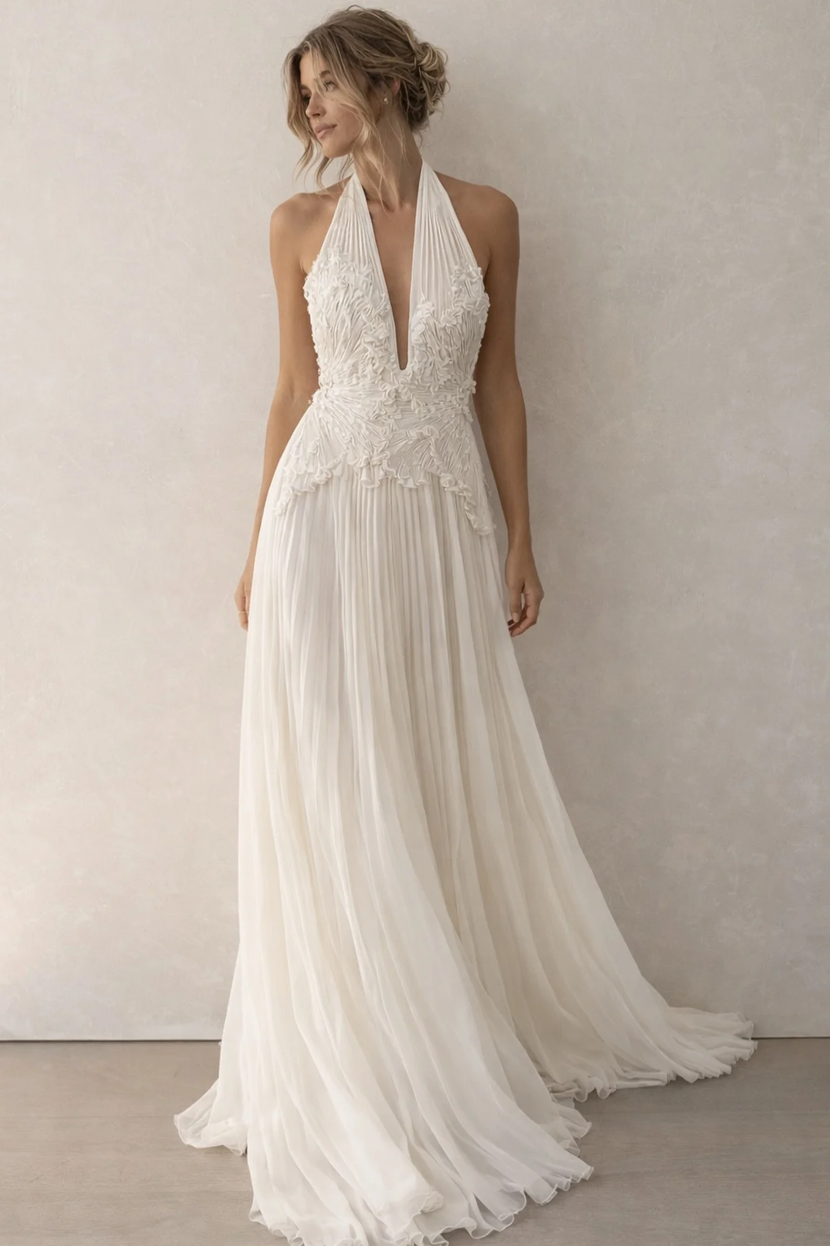 Chiffon Halter Deep V-Neck Strapless Sleeveless High-Waisted Long A-Line Prom Dress With Pleated | YC0421 Wellcucu