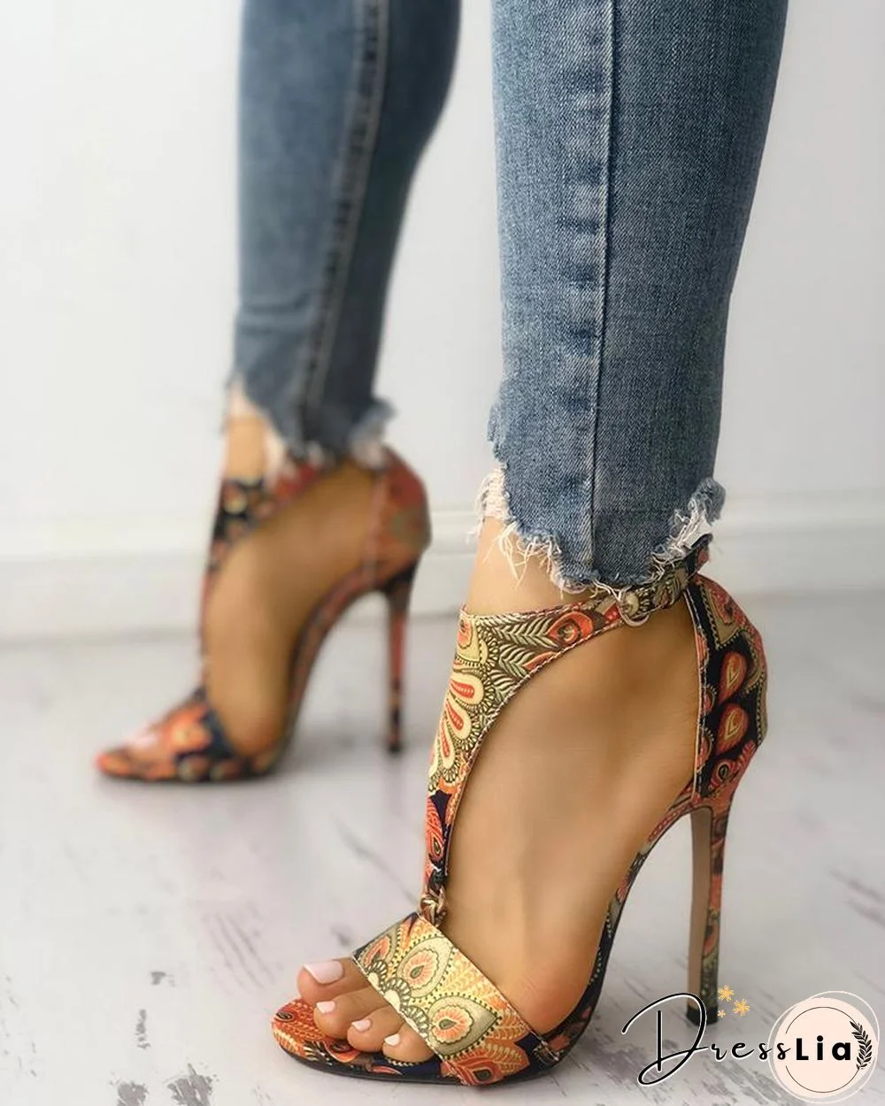 Peacock Feather Print T-Strap Thin Heeled Sandals