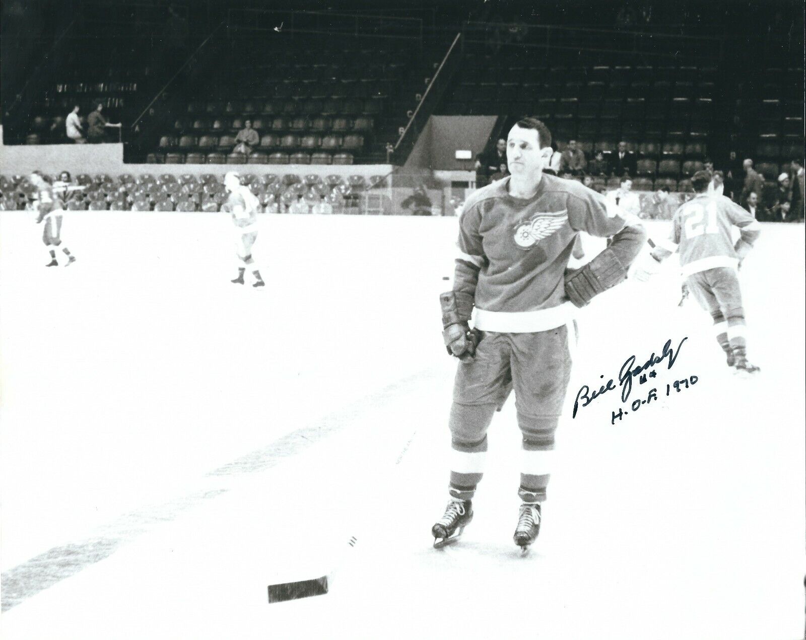 Signed 8x10 BILL GADSBY HOF DETROIT RED WINGS Photo Poster painting - COA