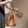 High-end niche design single shoulder crossbody bucket bag/tote bag for commuting