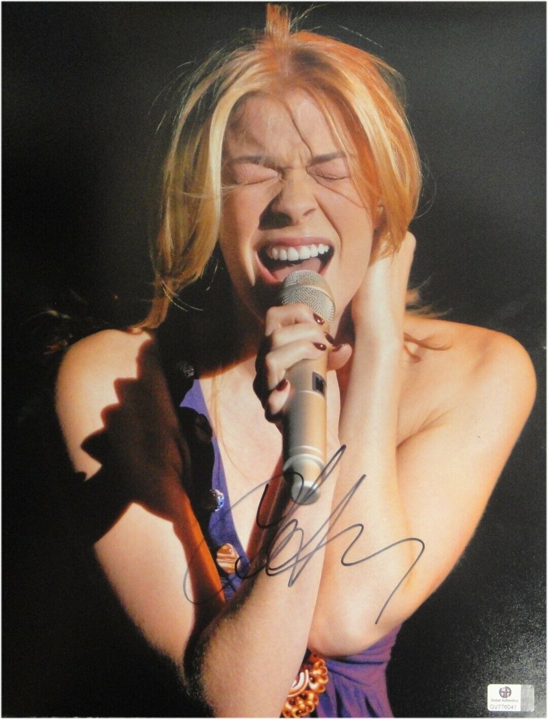 Leann Rimes Signed Autographed 11X14 Photo Poster painting Sexy Belting Out Note GA776041