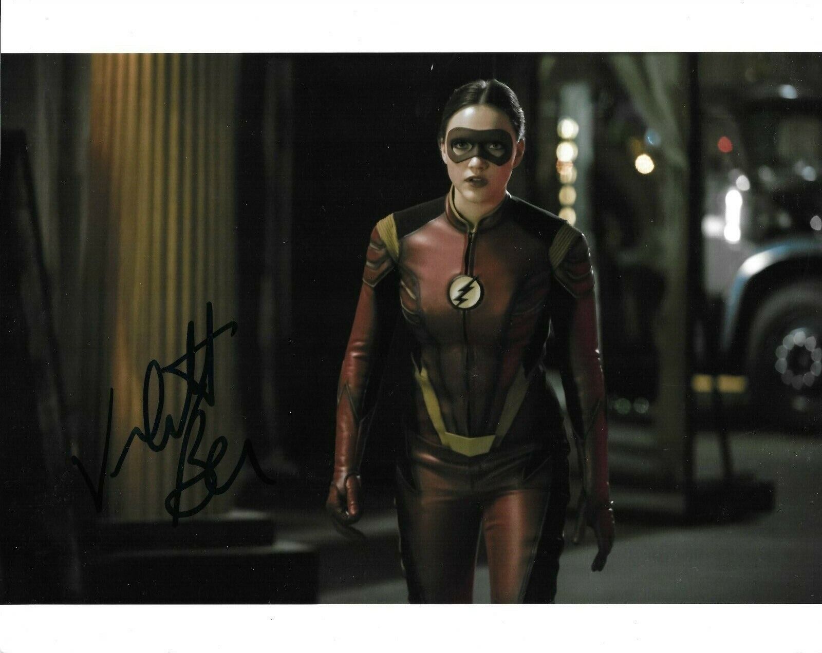 Violett Beane The Flash autographed Photo Poster painting signed 8x10 #1 Jesse Wells