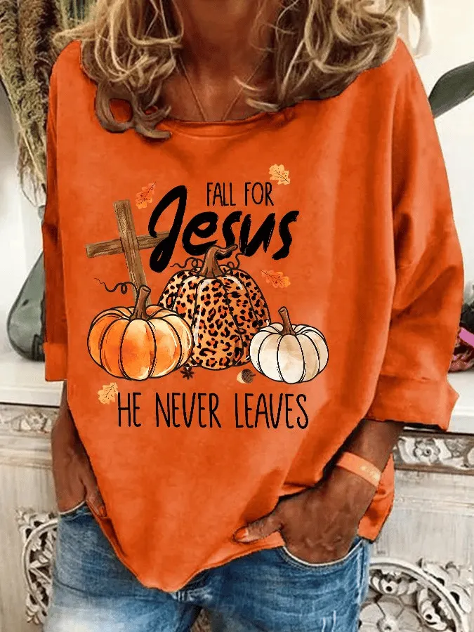 Women's Fall For Jesus He Never Leaves Print Crewneck Sweatshirt 
