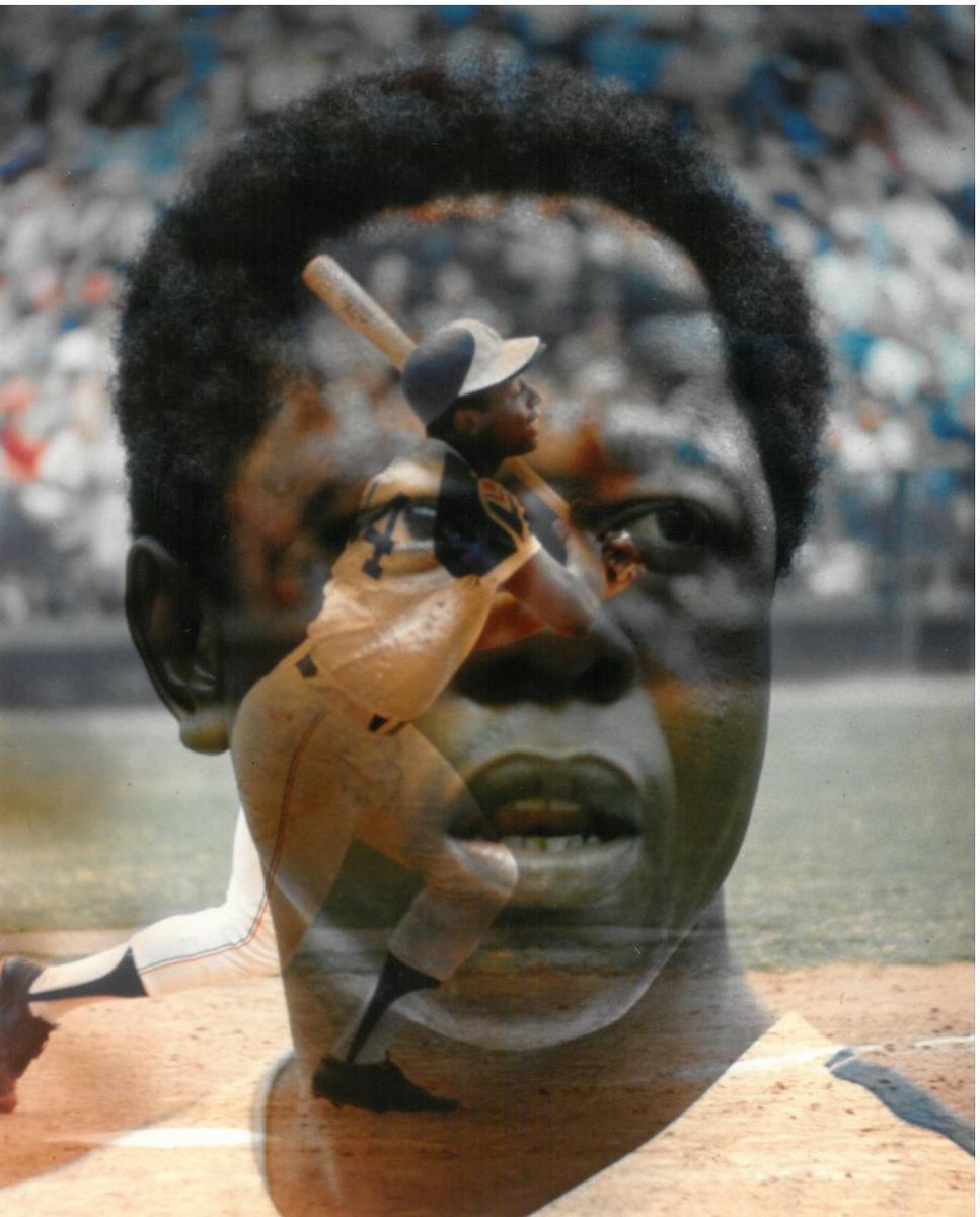 Hank Aaron Unsigned Atlanta Braves Glossy 8x10 Photo Poster painting US#491