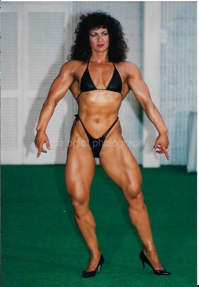 MUSCLE WOMAN 80's 90's FOUND Photo Poster painting Color FEMALE BODYBUILDER Original EN 16 19 S