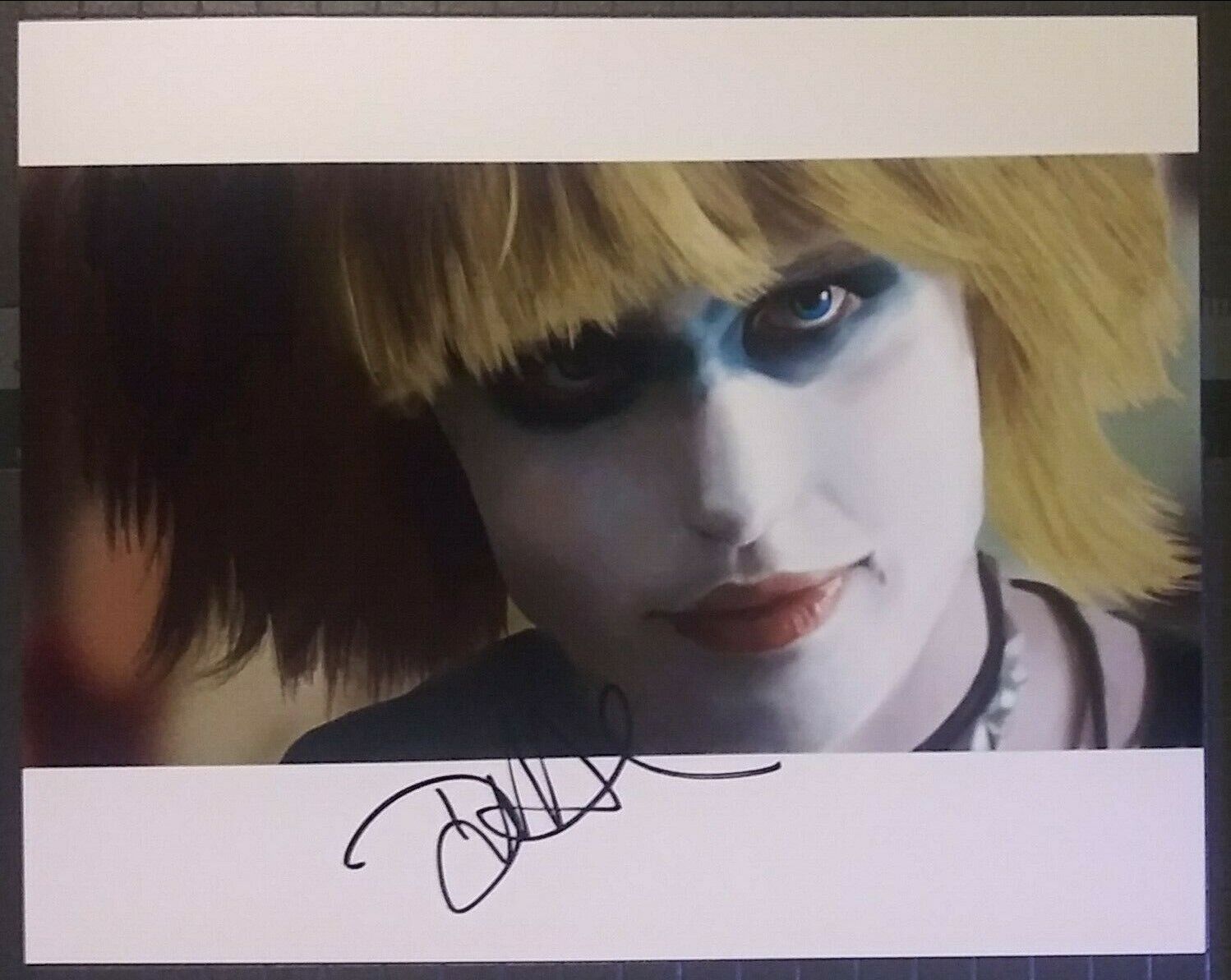 Daryl Hannah signed 8x10