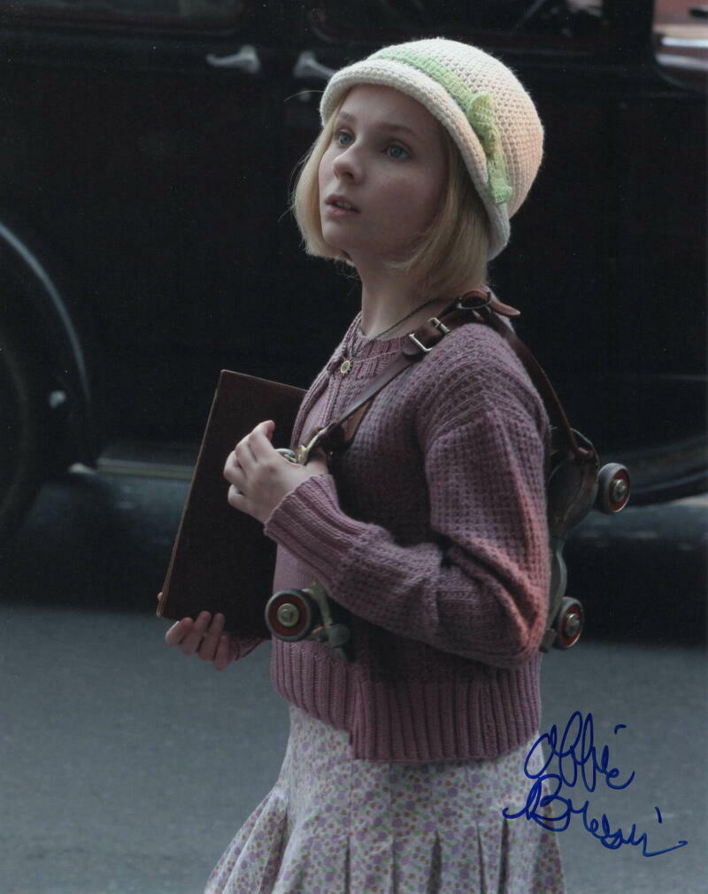 ABIGAIL BRESLIN SIGNED AUTOGRAPH 8X10 Photo Poster painting - RARE VINTAGE SIGNATURE, SIGNS CUTE