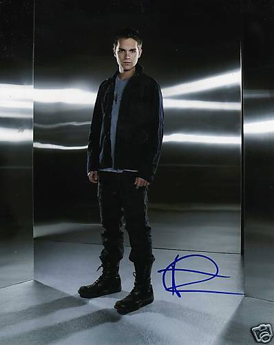 THOMAS DEKKER TERMINATOR HEROES SIGNED 8X10 PICTURE 4