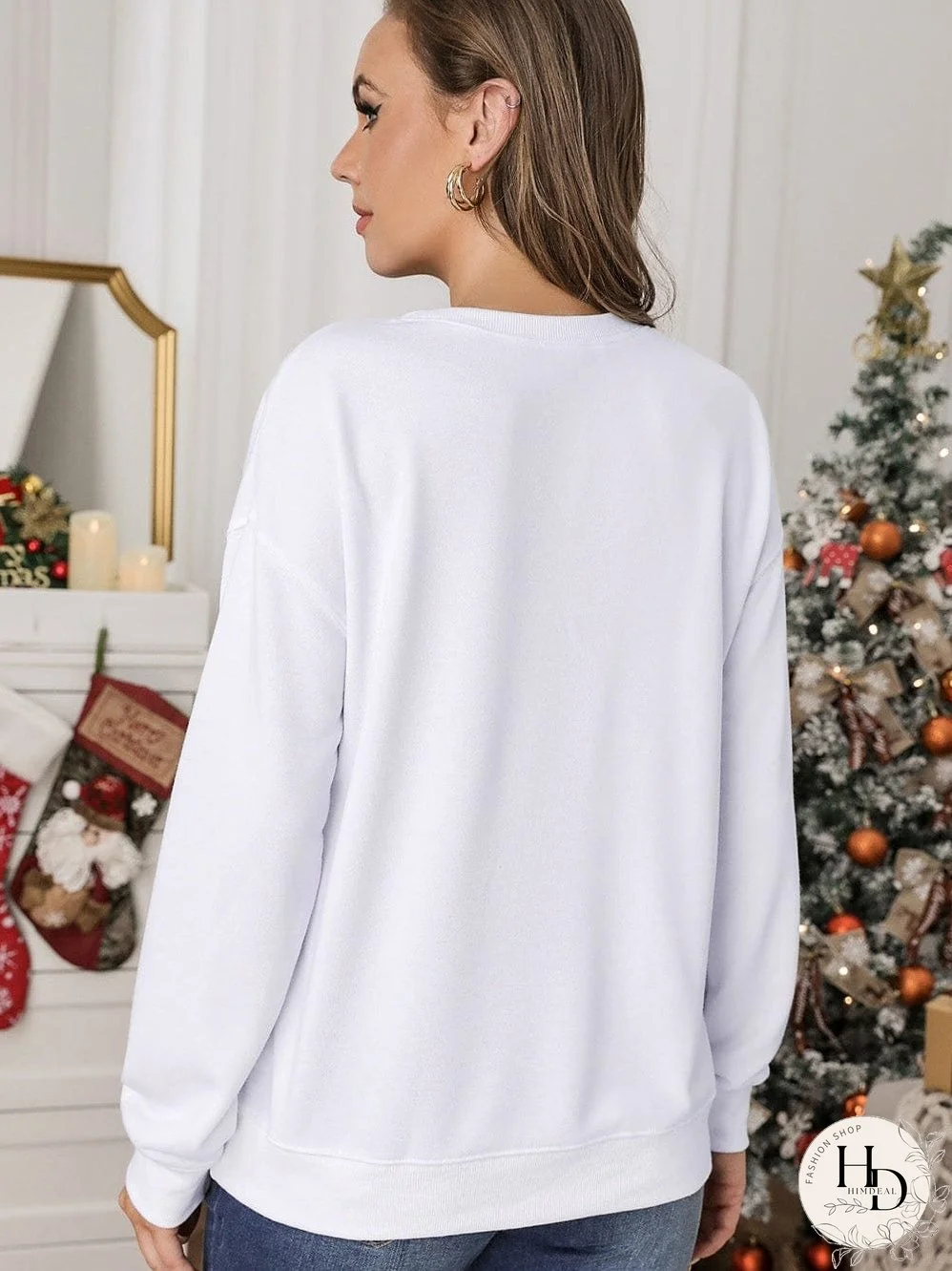 Cozy White Santa's Favorite Mama Printed Long Sleeve Sweatshirt