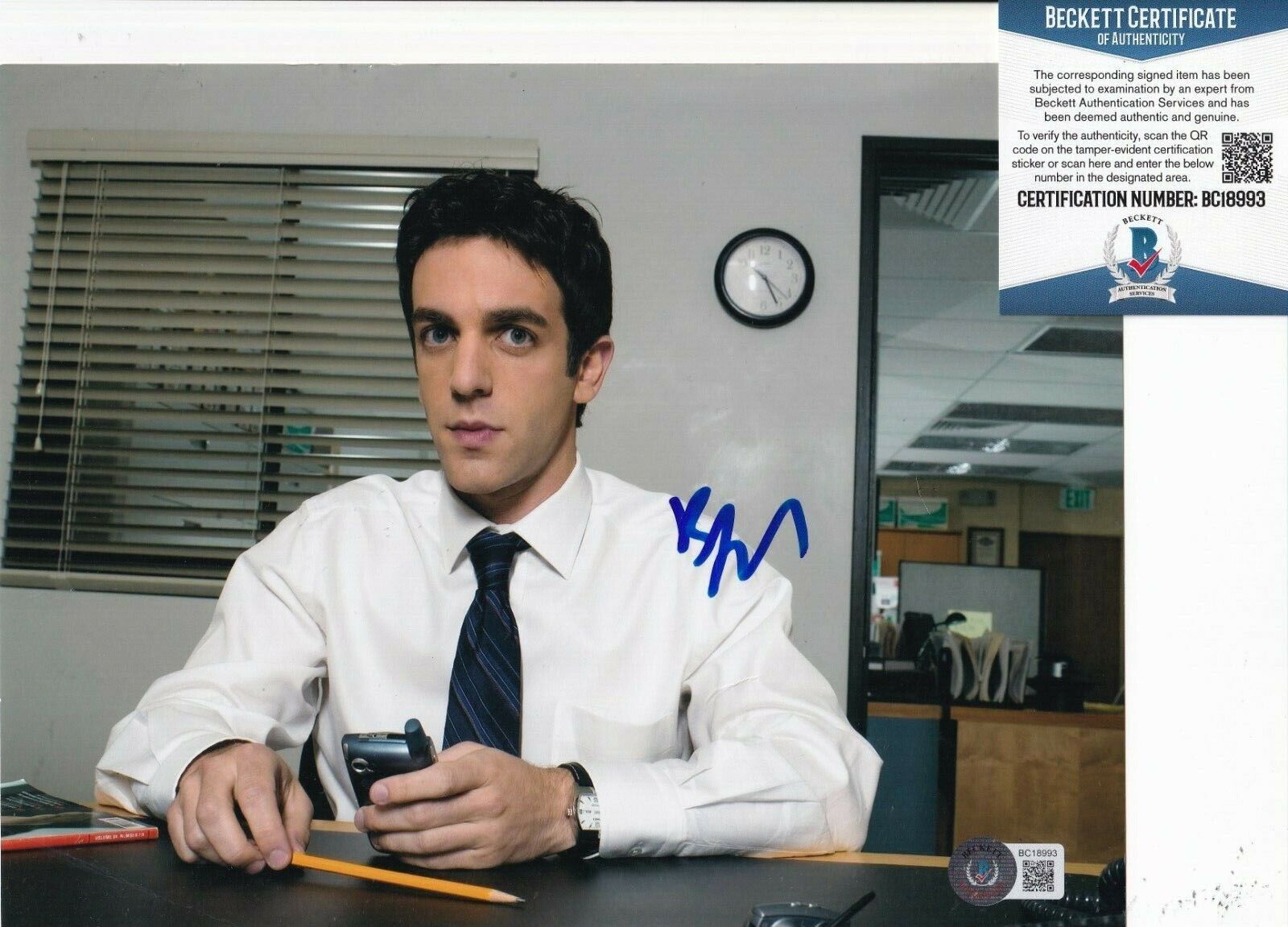 B.J. NOVAK signed (THE OFFICE) Ryan Howard 8X10 Photo Poster painting BECKETT BAS BC18993