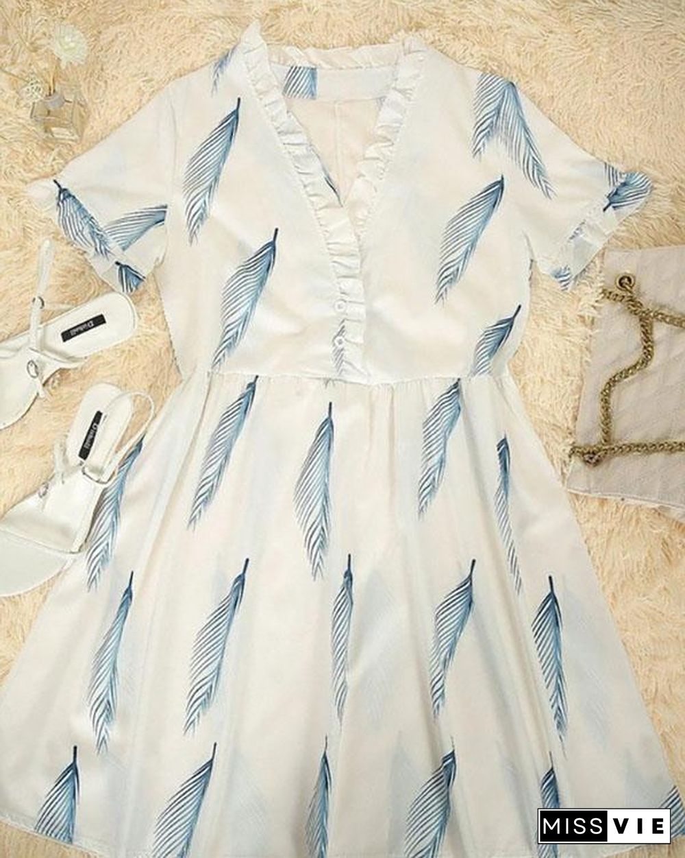 Fresh V-neck Feather Print Dress