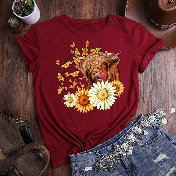 Farm cow and daisies Round Neck T-shirt-0020901