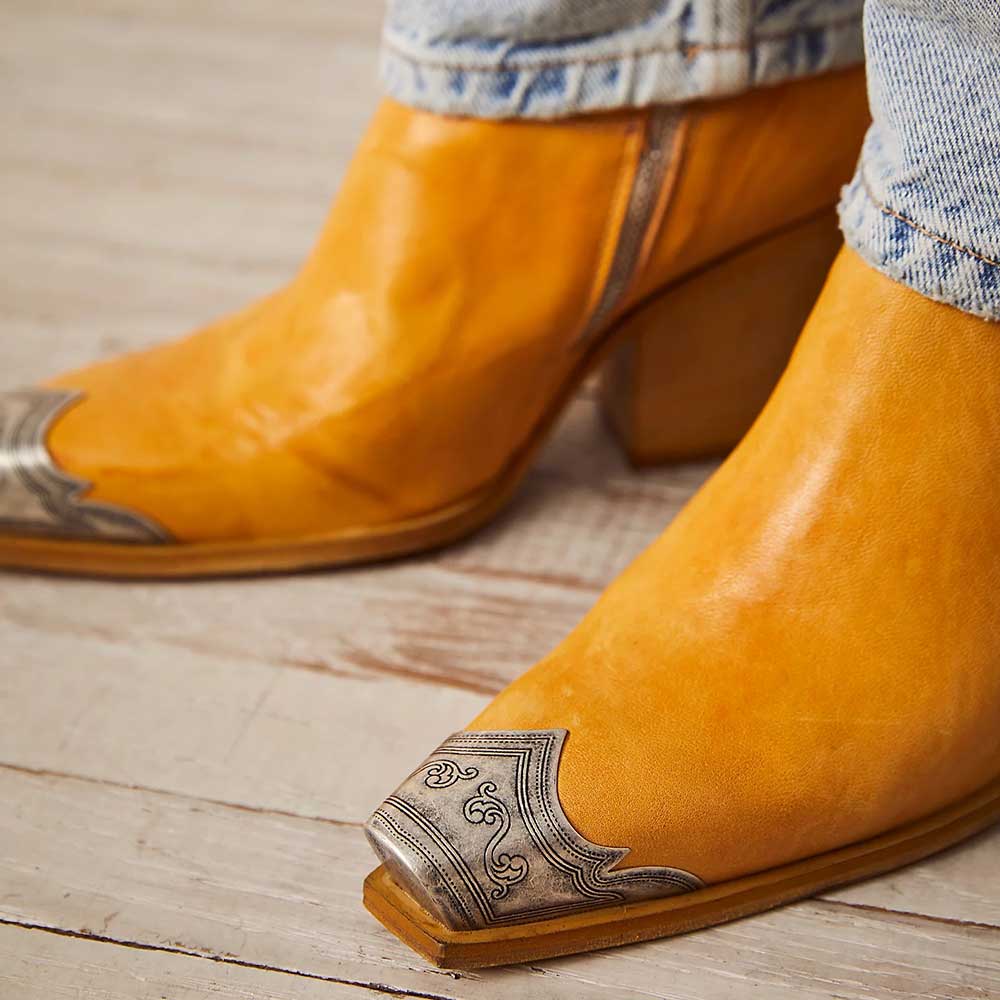 Stylish Metal Snip Toe Chunky Heel Zipper Cowgirl Boots in Yellow