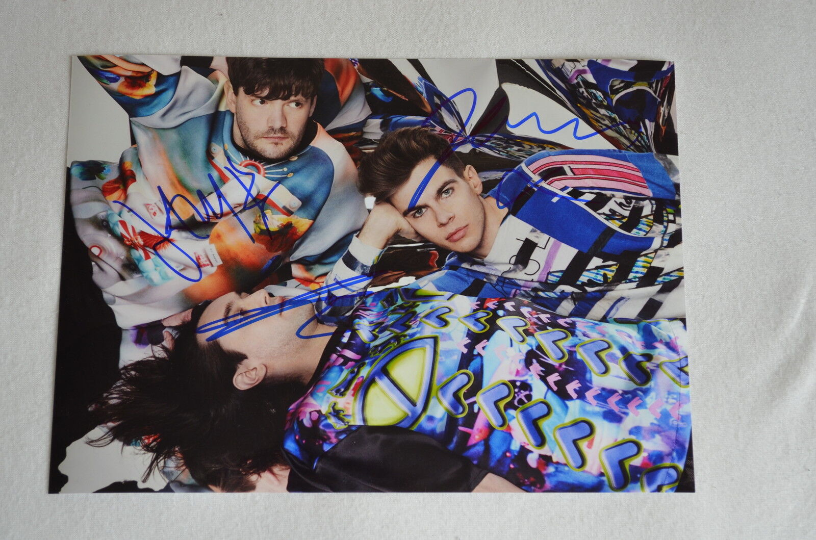 KLAXONS signed autograph In Person 8x11 (20x28 cm) NEW RAVE INDIE ROCK BAND