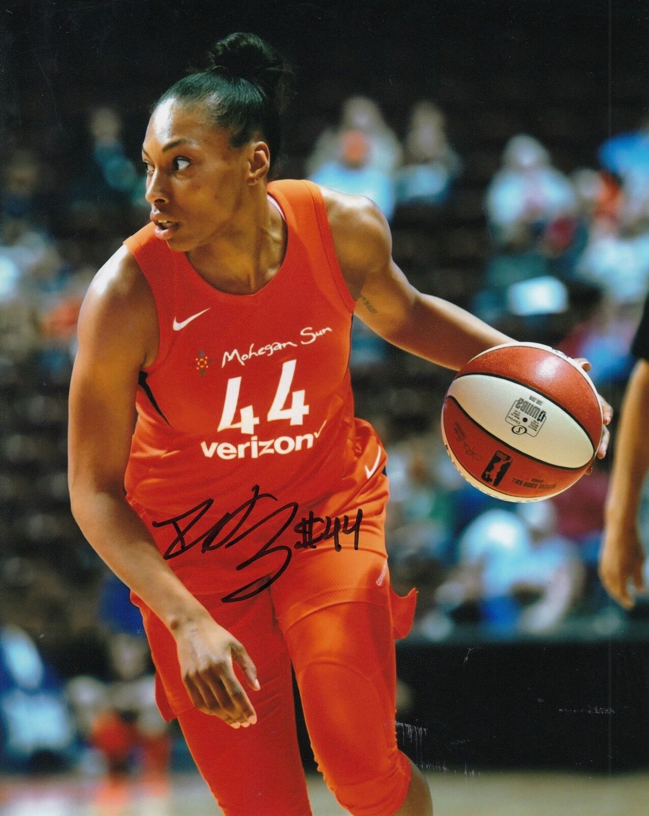 BETNIJAH LANEY signed (CONNECTICUT SUN) WNBA *RUTGERS* 8X10 Photo Poster painting W/COA #2