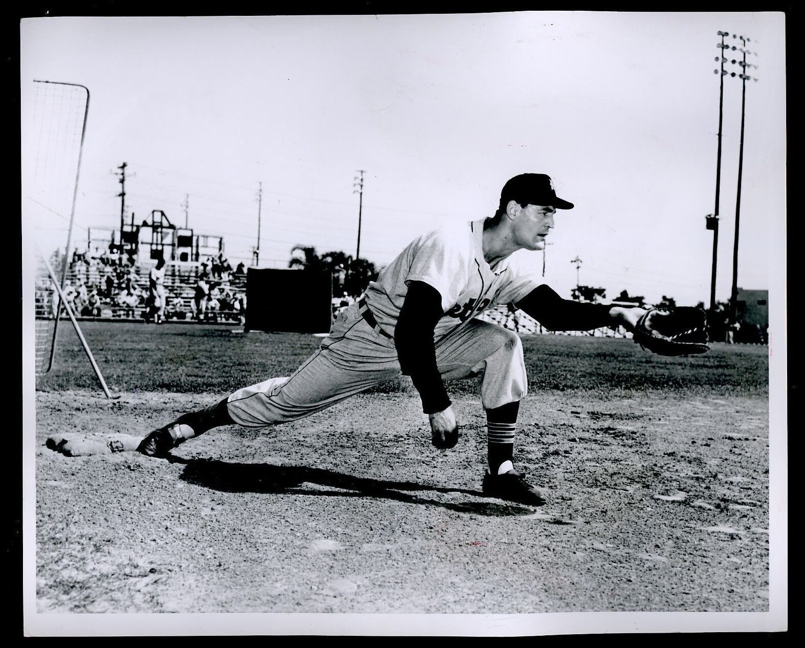 Walt Dropo stretching for thow first base 1953 Press Wire Photo Poster painting Detroit Tigers