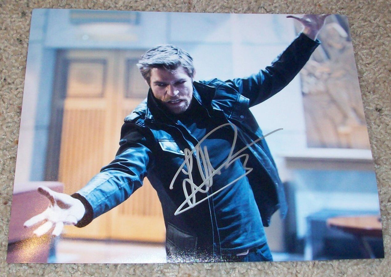 LIAM MCINTYRE SIGNED AUTOGRAPH THE FLASH SPARTACUS 8x10 Photo Poster painting EXACT VIDEO PROOF