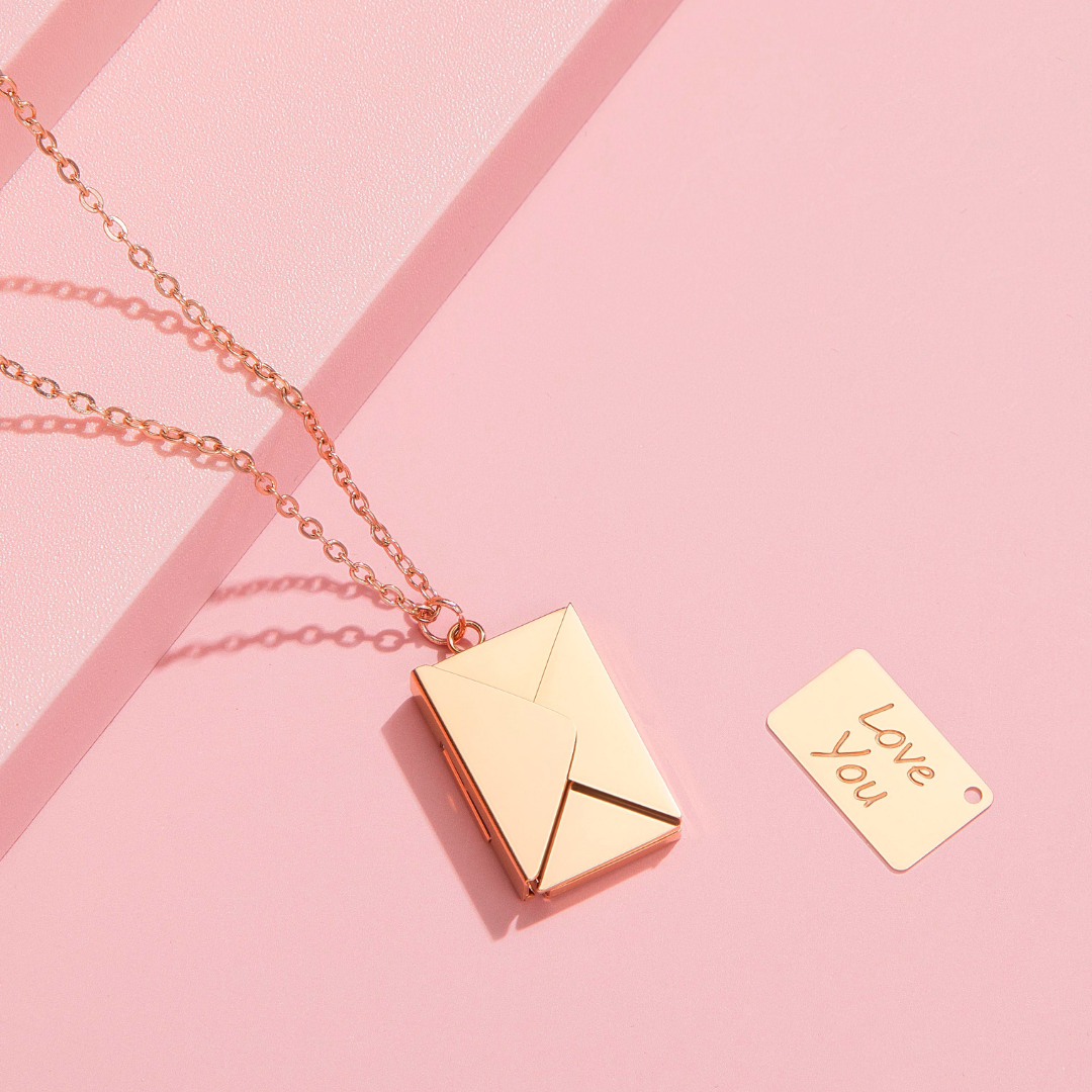 Hearts Valley Love Letter necklace pink 1