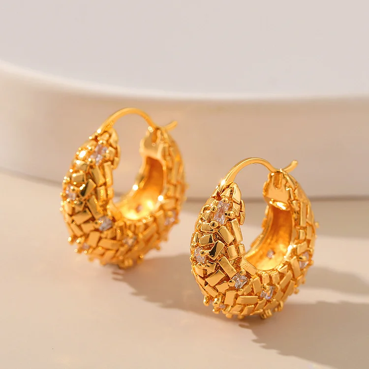 Fashion Gold Oval-shaped Retro Ear Buckle Earrings