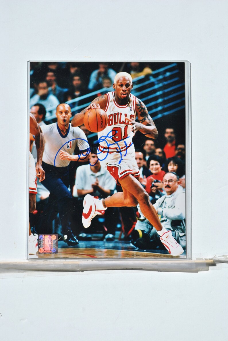 DENNIS RODMAN SIGNED Photo Poster painting Detroit Pistons, San Antonio Spurs, Chicago Bulls, Los Angeles Lakers, and Dallas Mavericks wcoa