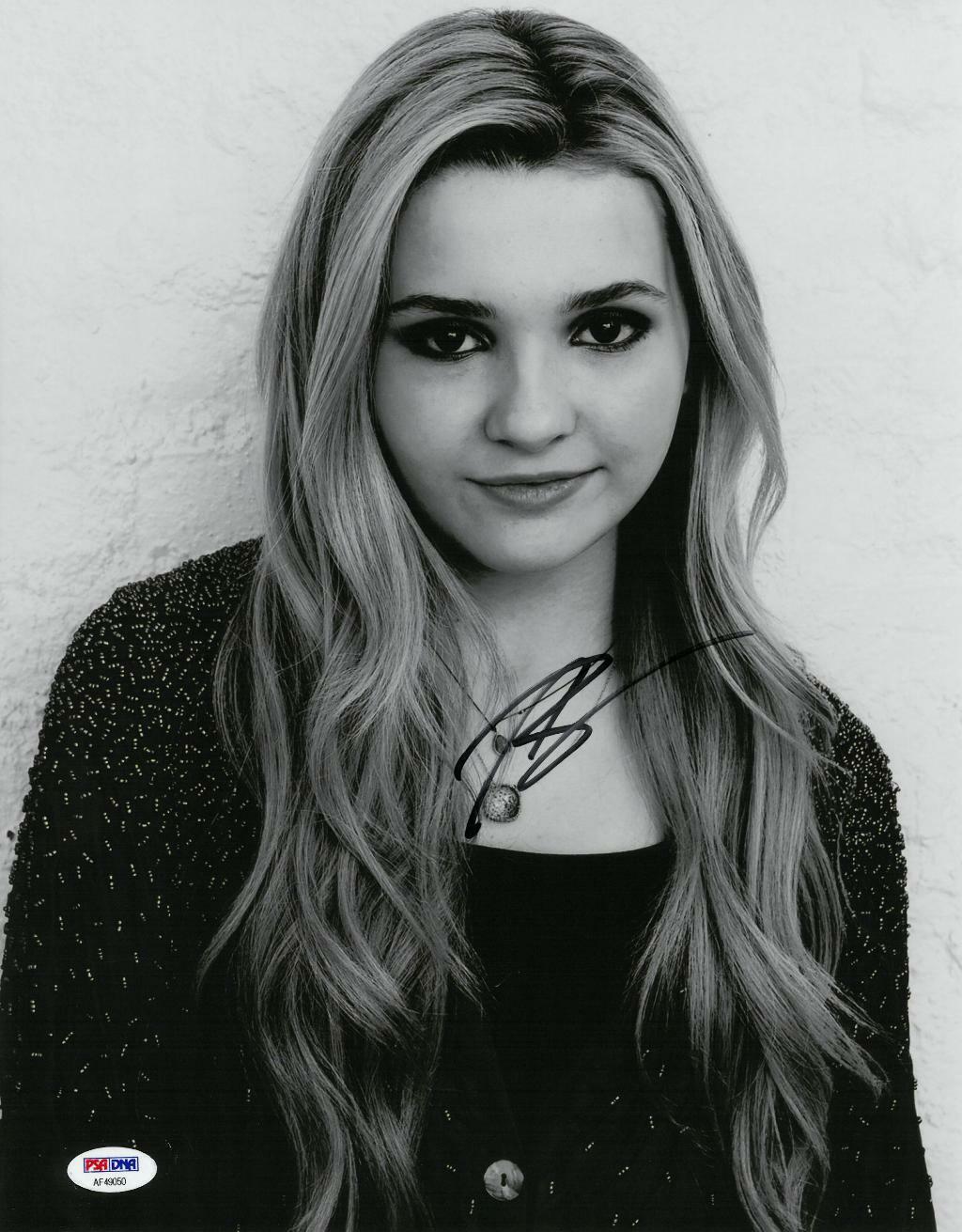 Abigail Breslin Signed Authentic Autographed 11x14 B/W Photo Poster painting PSA/DNA #AF49050