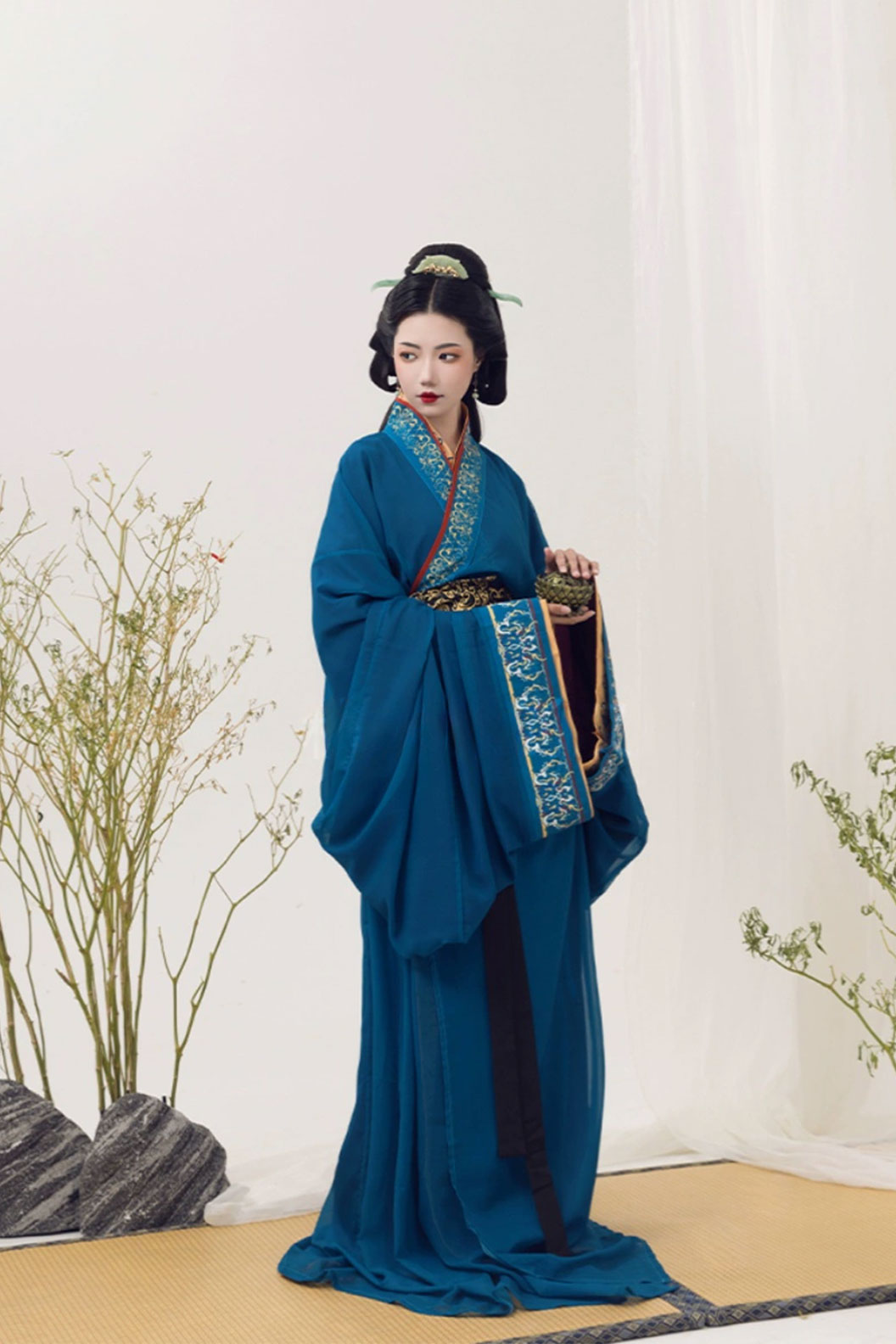 Warring states robe  straight hem robe - zhilan 芷兰 Stupa Stones