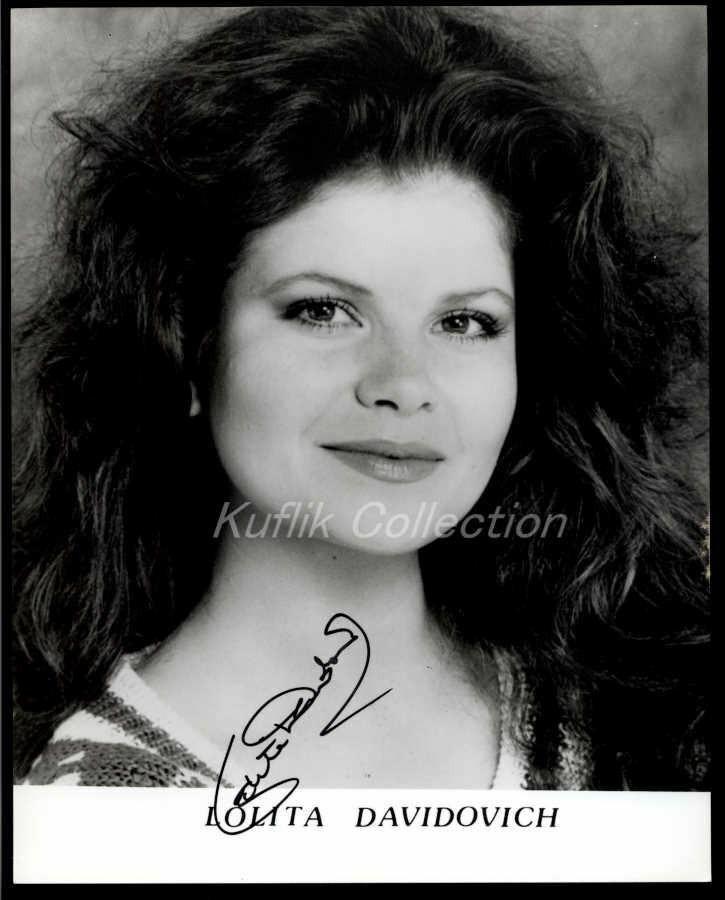 Lolita Davidovich - Signed Autograph Headshot Photo Poster painting - Hollywood Homicide