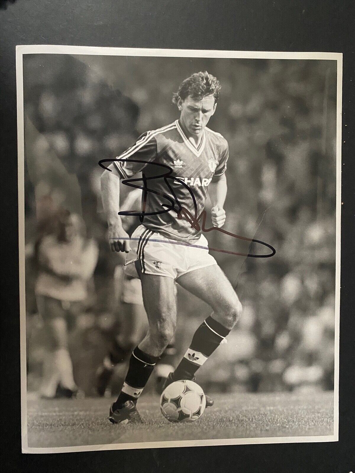 BRYAN ROBSON - MANCHESTER UNITED LEGEND - EXCELLENT SIGNED Photo Poster paintingGRAPH