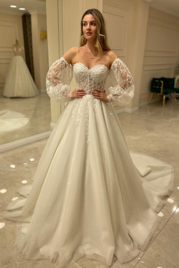 Luluslly Glamorous Sweetheart Long Sleeve Backless Train Wedding Dress Lace Appliques A-Line