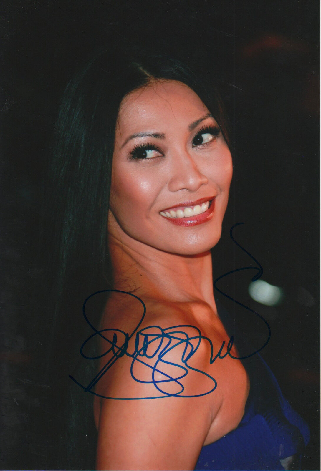 Anggun Cipta Sasmi signed 8x12 inch Photo Poster painting autograph