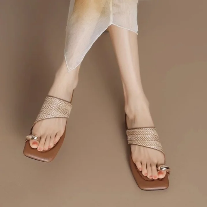 Yyvonne Retro Vacation Woven Style Clip Cool Slippers Women Wearing Summer Niche Design And Low-Heeling Slippers