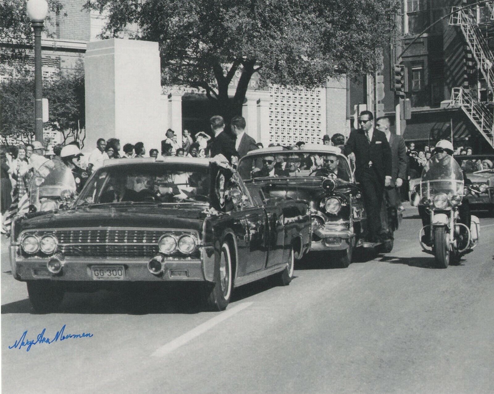 MARY ANN MOORMAN SIGNED AUTOGRAPH JFK ASSASSINATION WITNESS 8X10 Photo Poster painting #3