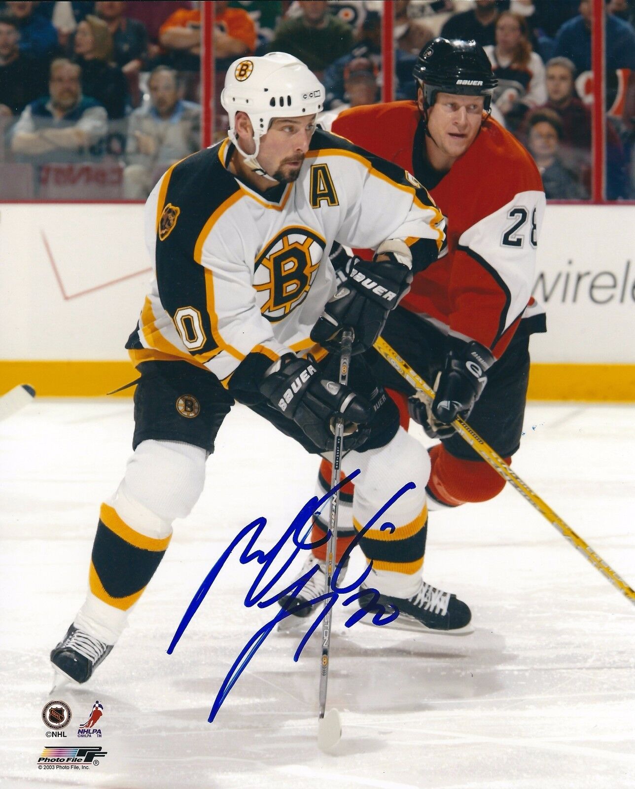 Signed 8x10 MARTIN LAPOINTE Boston Bruins Autographed Photo Poster painting - COA