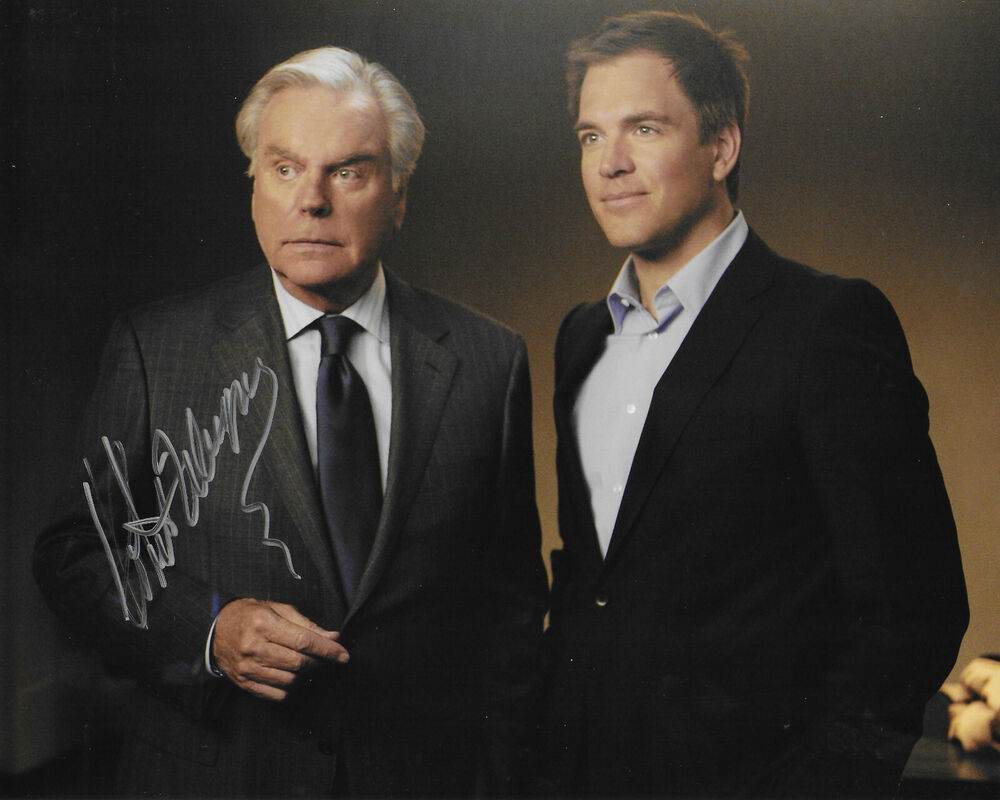 Robert Wagner NCIS #3 Original 8X10 Photo Poster painting signed in person at Hollywood Show