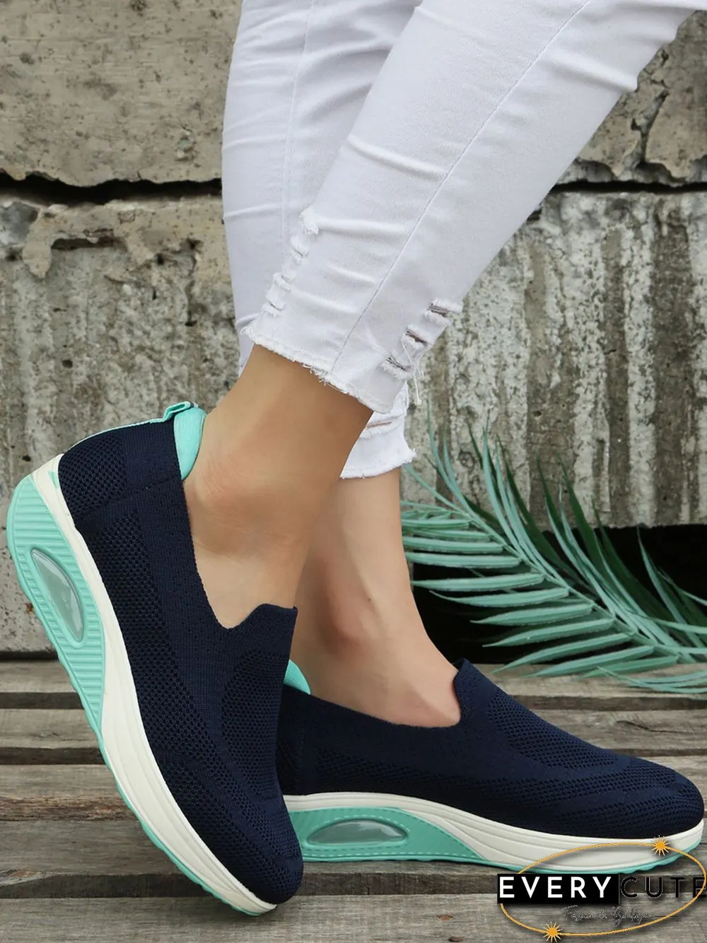 Contrasting Color Comfort Shock Absorbing Flyknit Sneakers