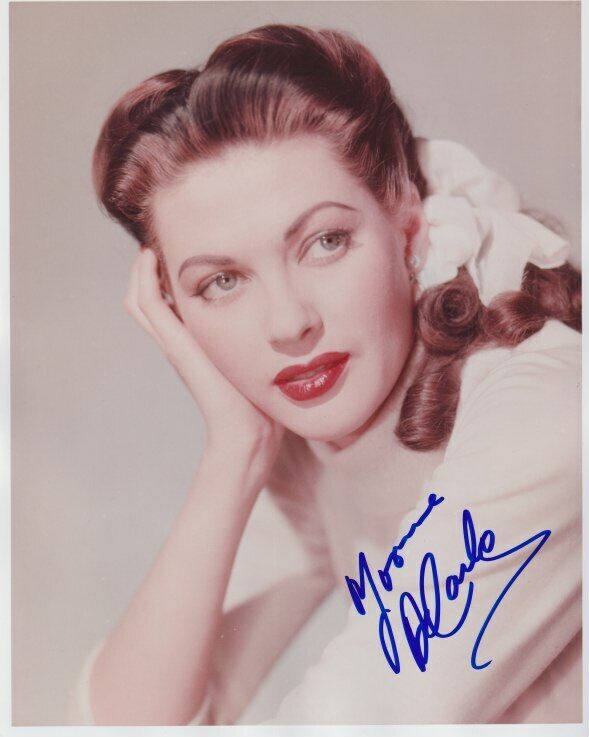 Yvonne De Carlo signed 8x10 Photo Poster painting In-person