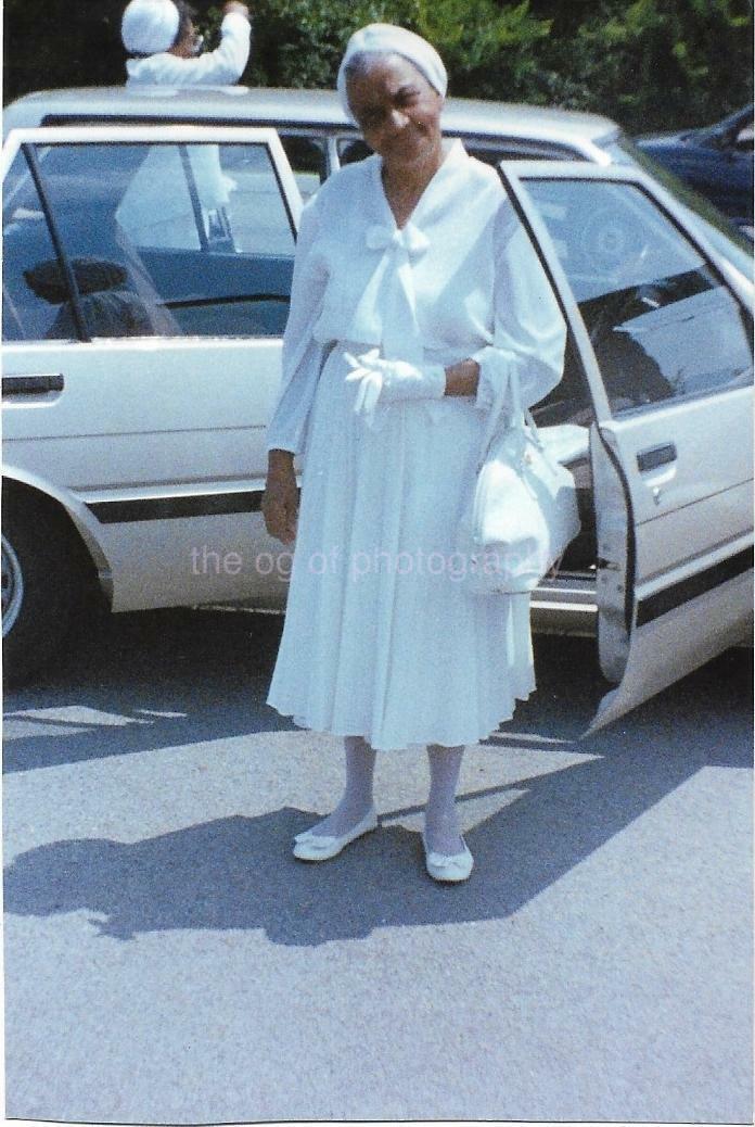 A Woman In White FOUND Photo Poster paintingGRAPH Color AMERICAN Snapshot VINTAGE 14 10 S