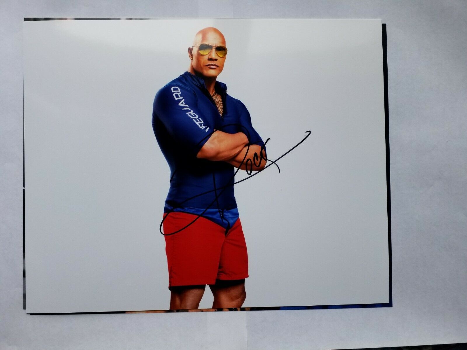 Autographed Rock Authentic Signed 8 x 10 Photo Poster painting The Rock