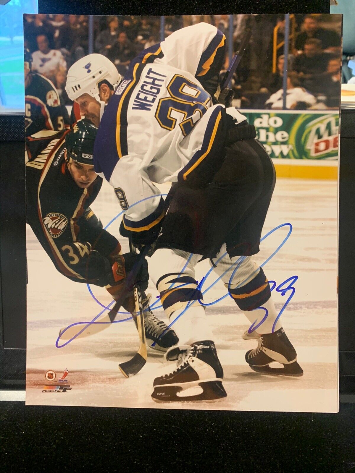 DOUG WEIGHT signed ST LOUIS BLUES 8x10 Photo Poster painting Beckett